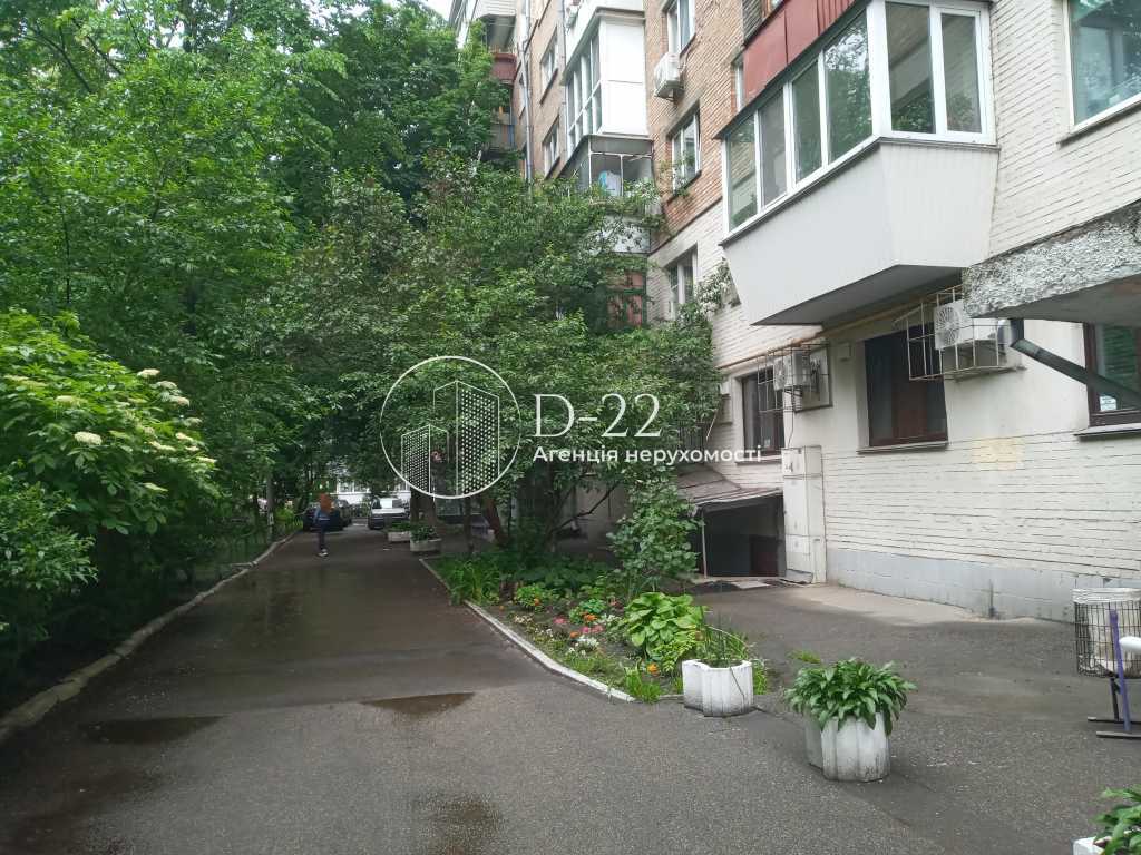 Продаж 3-кімнатної квартири 63 м², Новогоспітальна вул., 5