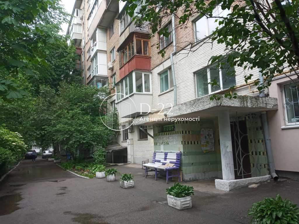 Продаж 3-кімнатної квартири 63 м², Новогоспітальна вул., 5