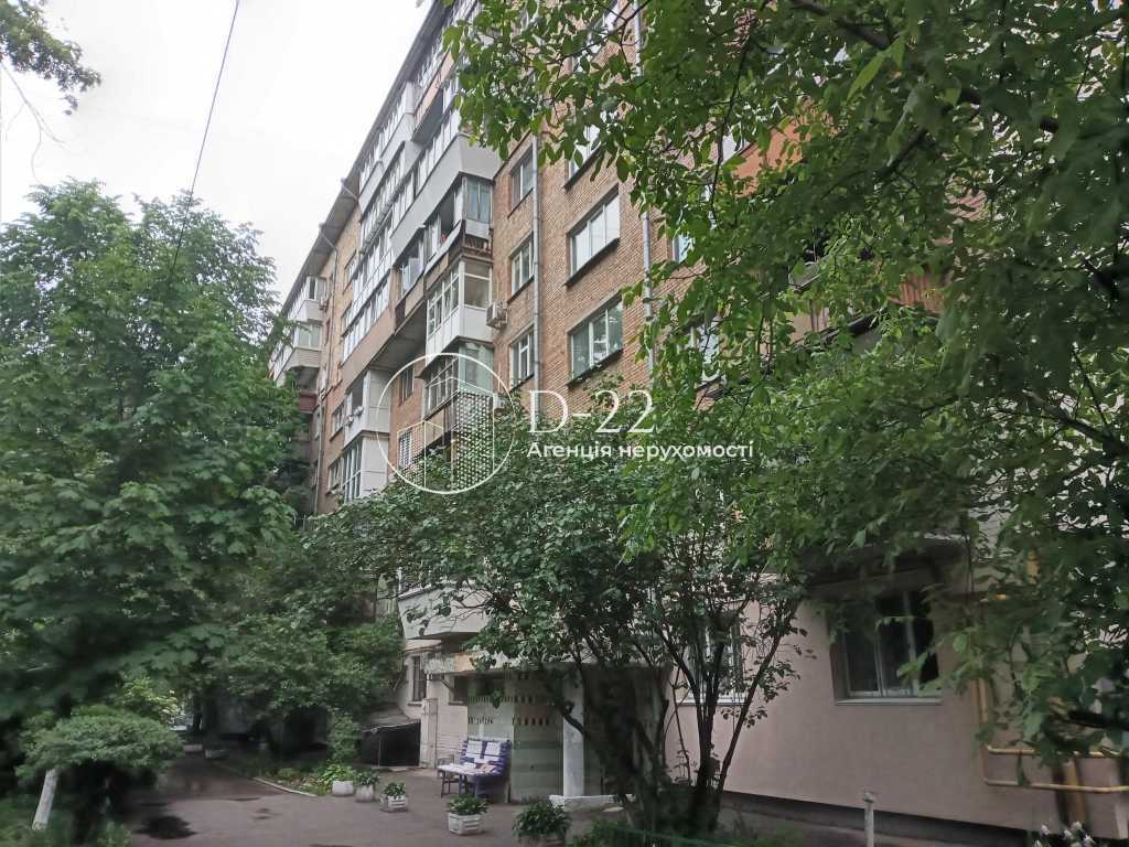 Продаж 3-кімнатної квартири 63 м², Новогоспітальна вул., 5