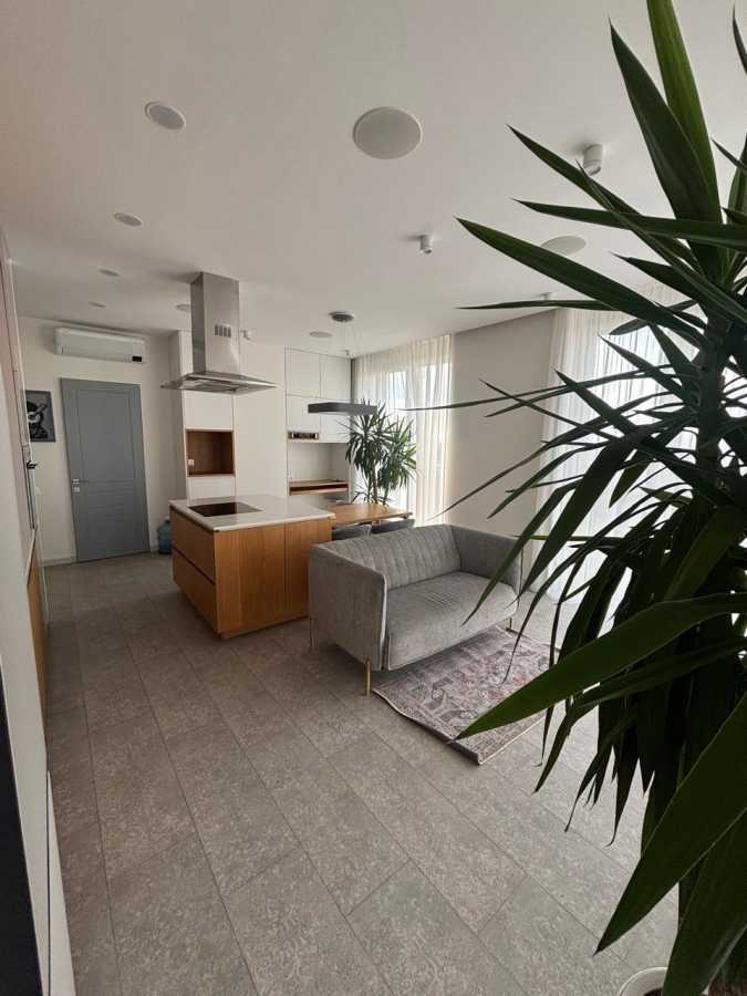 Продажа 3-комнатной квартиры 80 м², Звездный бул., 1