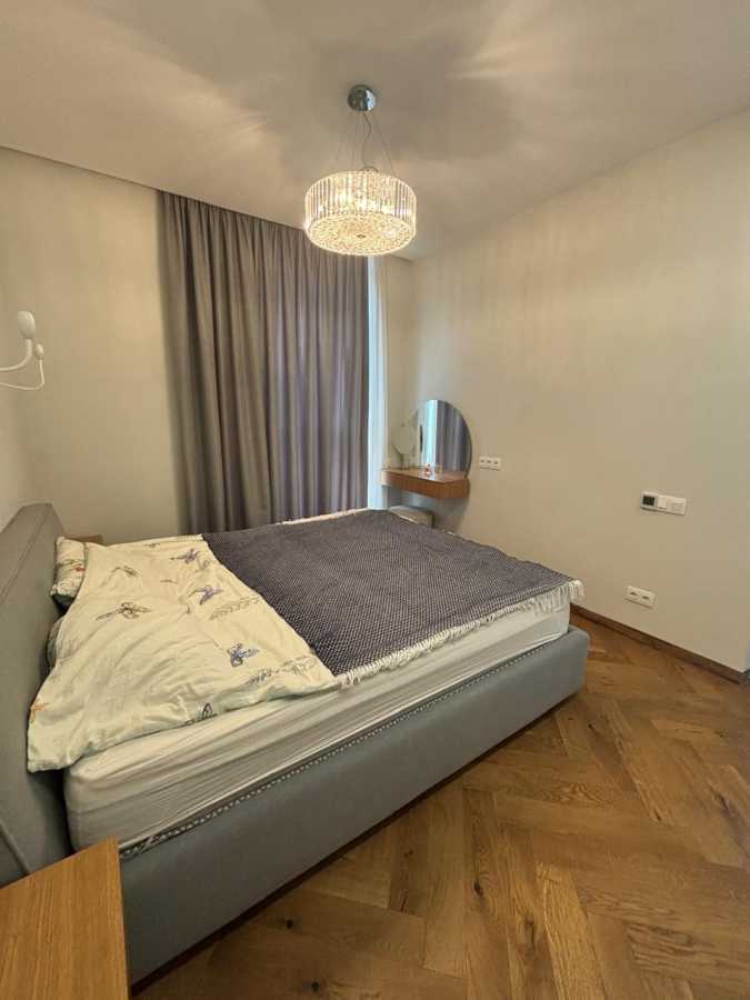 Продажа 3-комнатной квартиры 80 м², Звездный бул., 1