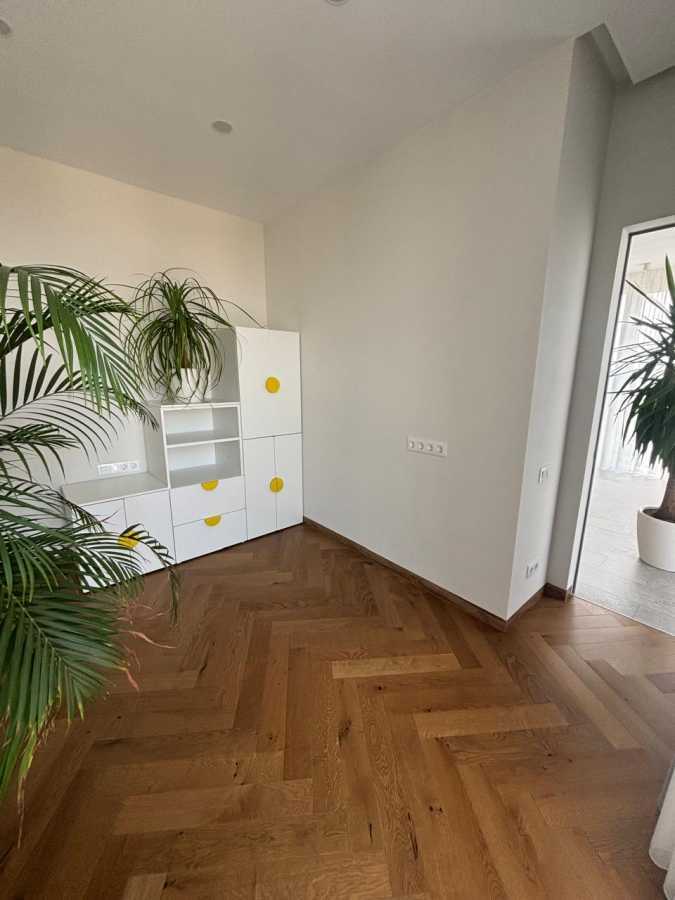 Продажа 3-комнатной квартиры 80 м², Звездный бул., 1