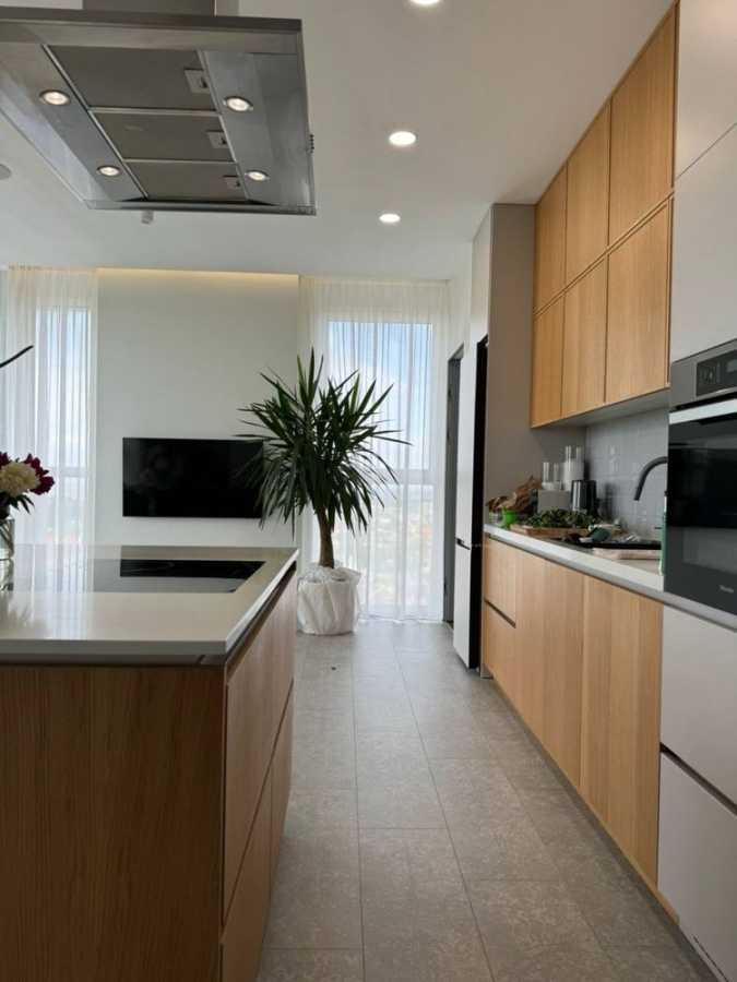 Продажа 3-комнатной квартиры 80 м², Звездный бул., 1