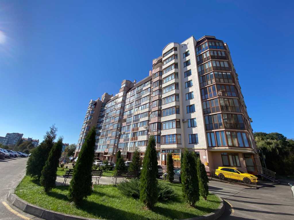 Продажа 3-комнатной квартиры 131.5 м², Парковая ул., 2/2