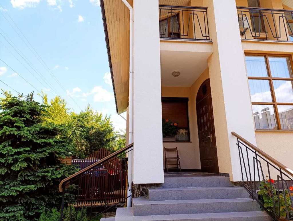 Продаж будинку 325 м², Богатирська вул., 30А