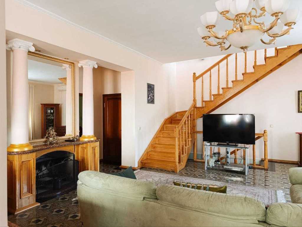 Продаж будинку 325 м², Богатирська вул., 30А