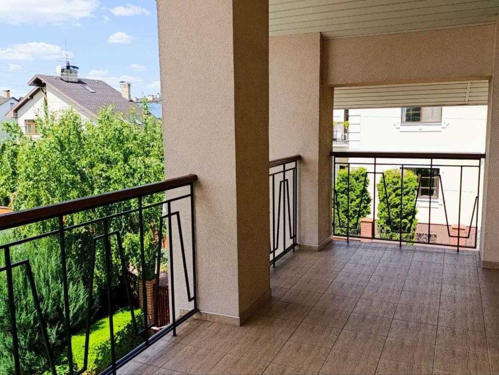 Продаж будинку 325 м², Богатирська вул., 30А