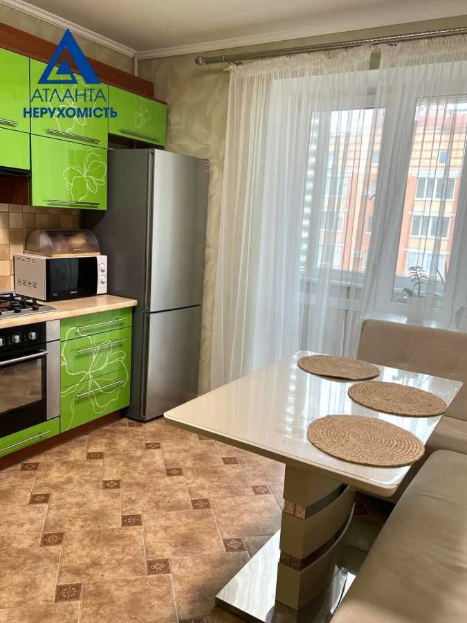 Продажа 2-комнатной квартиры 70.2 м², Героев УПА ул., добровольців, 4в