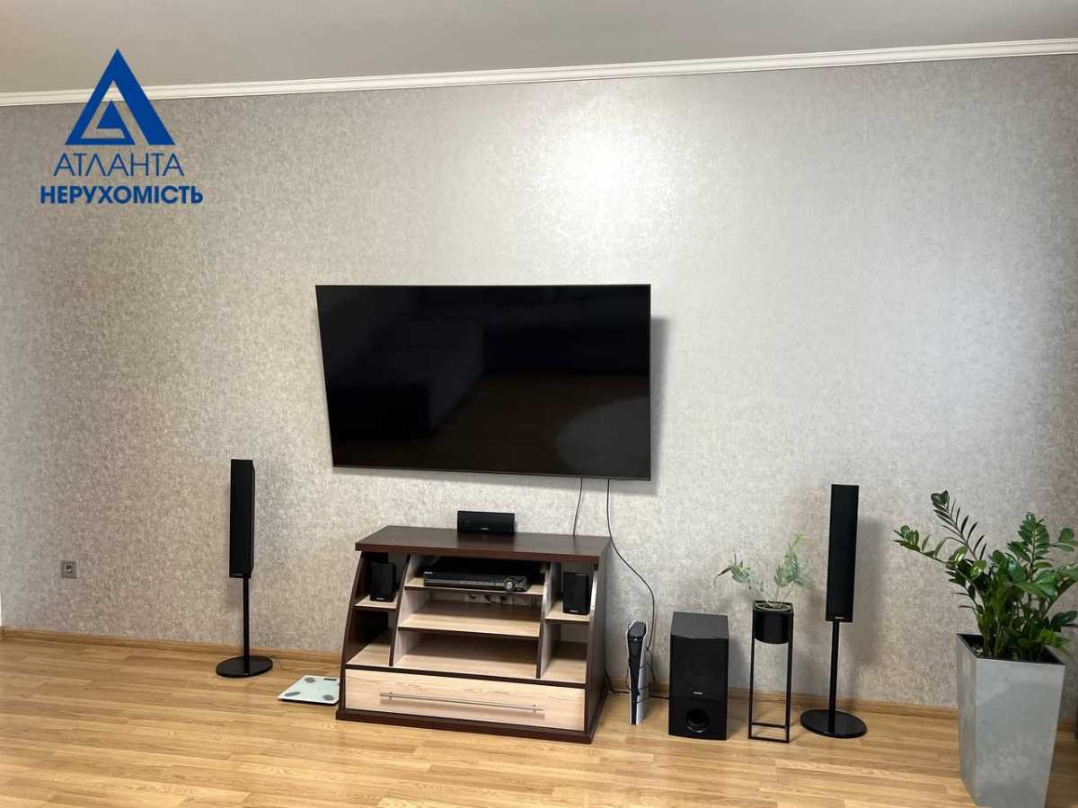 Продажа 2-комнатной квартиры 70.2 м², Героев УПА ул., добровольців, 4в