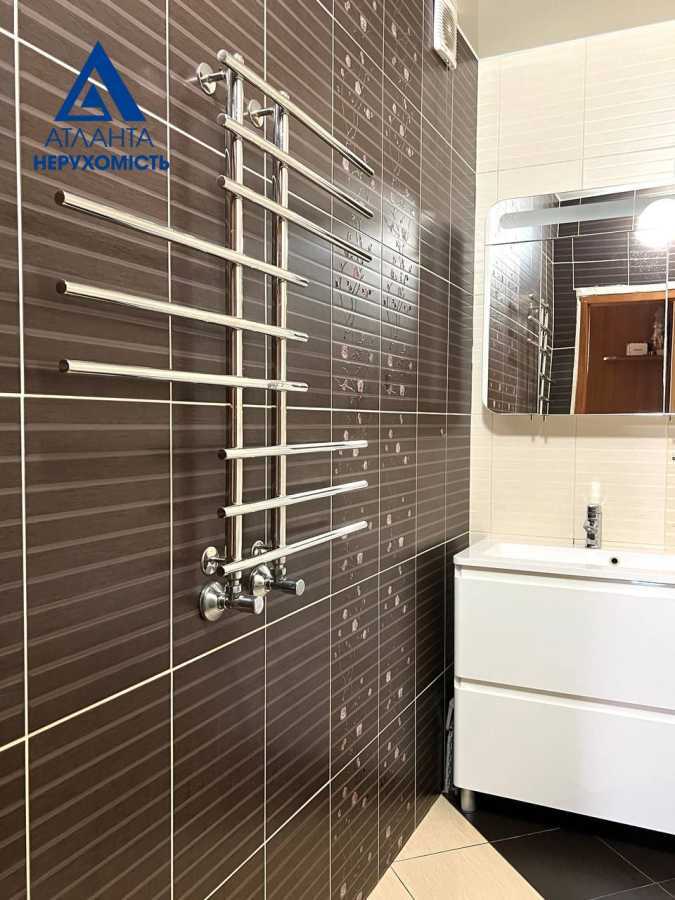 Продажа 2-комнатной квартиры 70.2 м², Героев УПА ул., добровольців, 4в