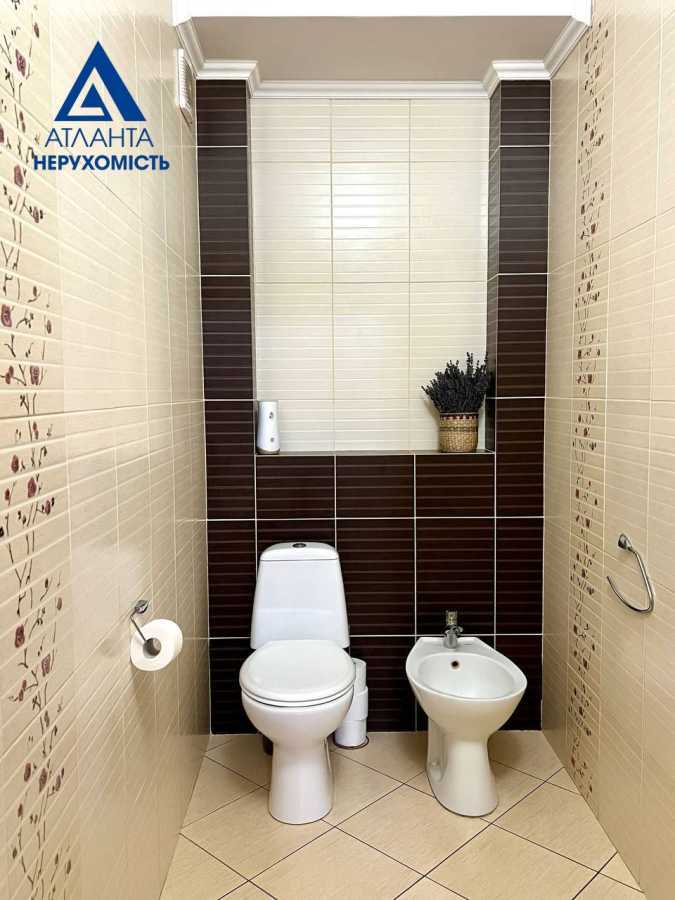 Продажа 2-комнатной квартиры 70.2 м², Героев УПА ул., добровольців, 4в