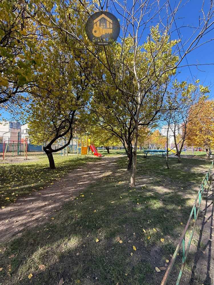 Продаж 2-кімнатної квартири 50.3 м², Головатого вул., 3