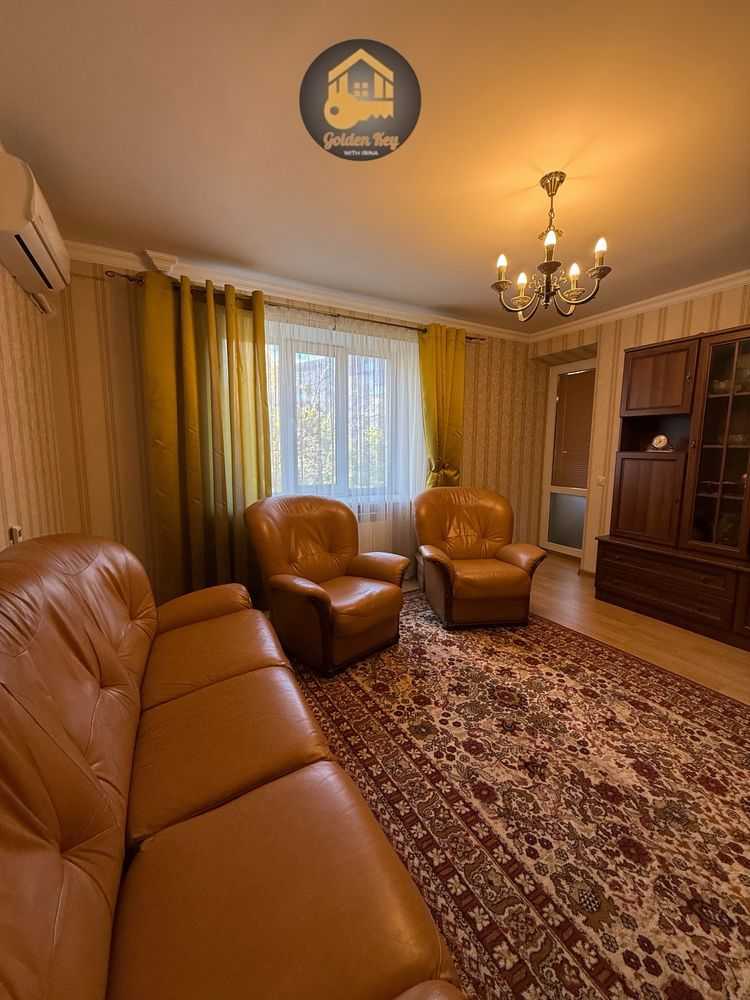 Продаж 2-кімнатної квартири 50.3 м², Головатого вул., 3
