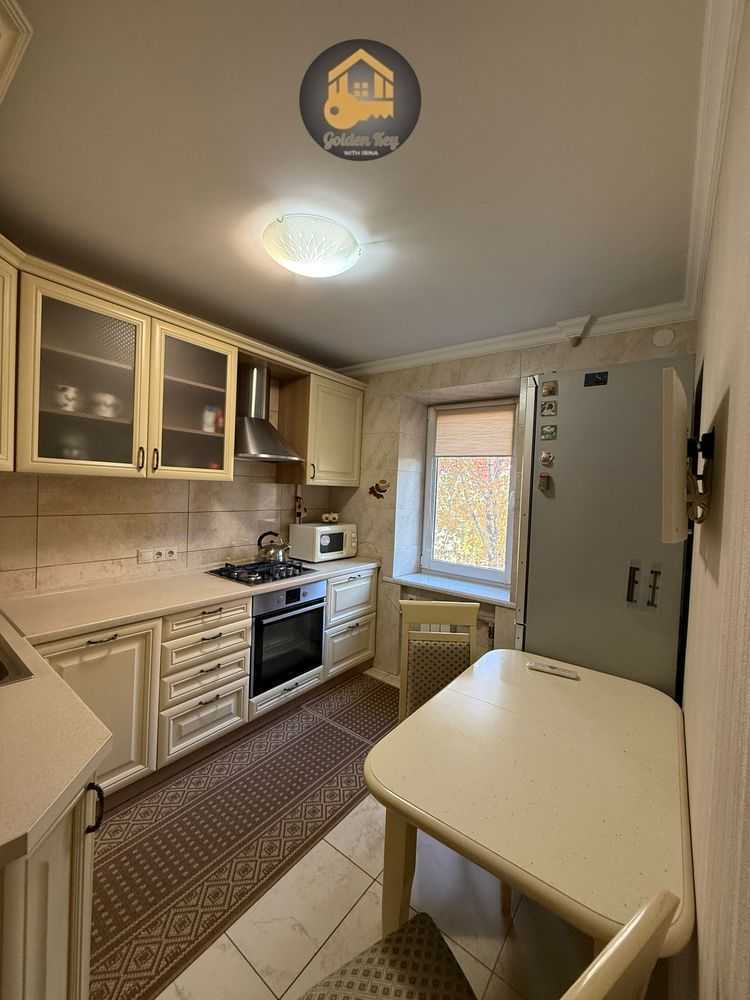 Продаж 2-кімнатної квартири 50.3 м², Головатого вул., 3