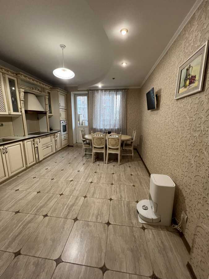 Продажа 3-комнатной квартиры 120 м², Голосеевский просп., 13А