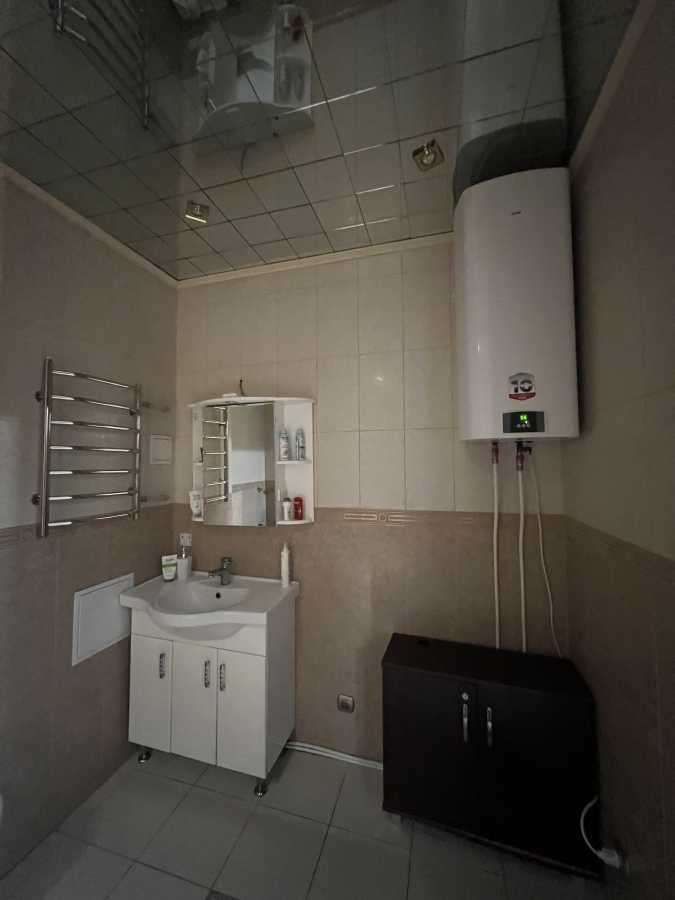 Продажа 3-комнатной квартиры 120 м², Голосеевский просп., 13А