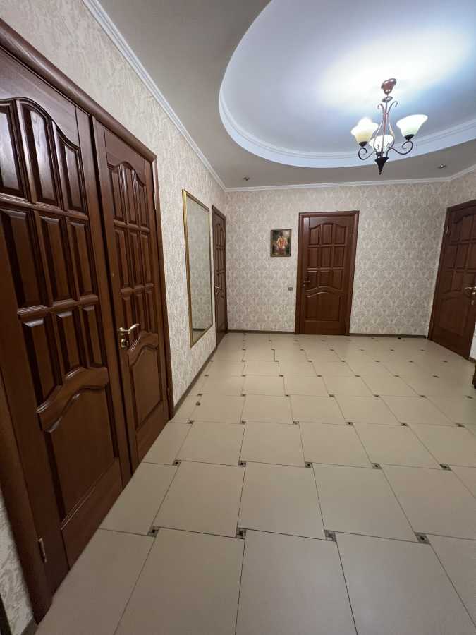 Продажа 3-комнатной квартиры 120 м², Голосеевский просп., 13А