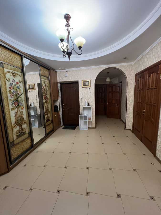 Продажа 3-комнатной квартиры 120 м², Голосеевский просп., 13А