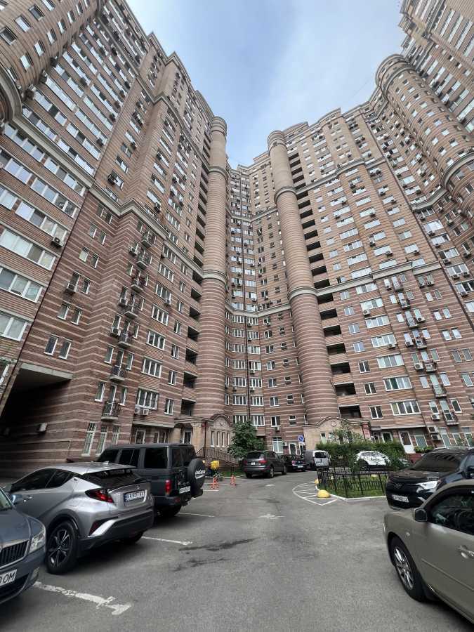 Продажа 3-комнатной квартиры 120 м², Голосеевский просп., 13А