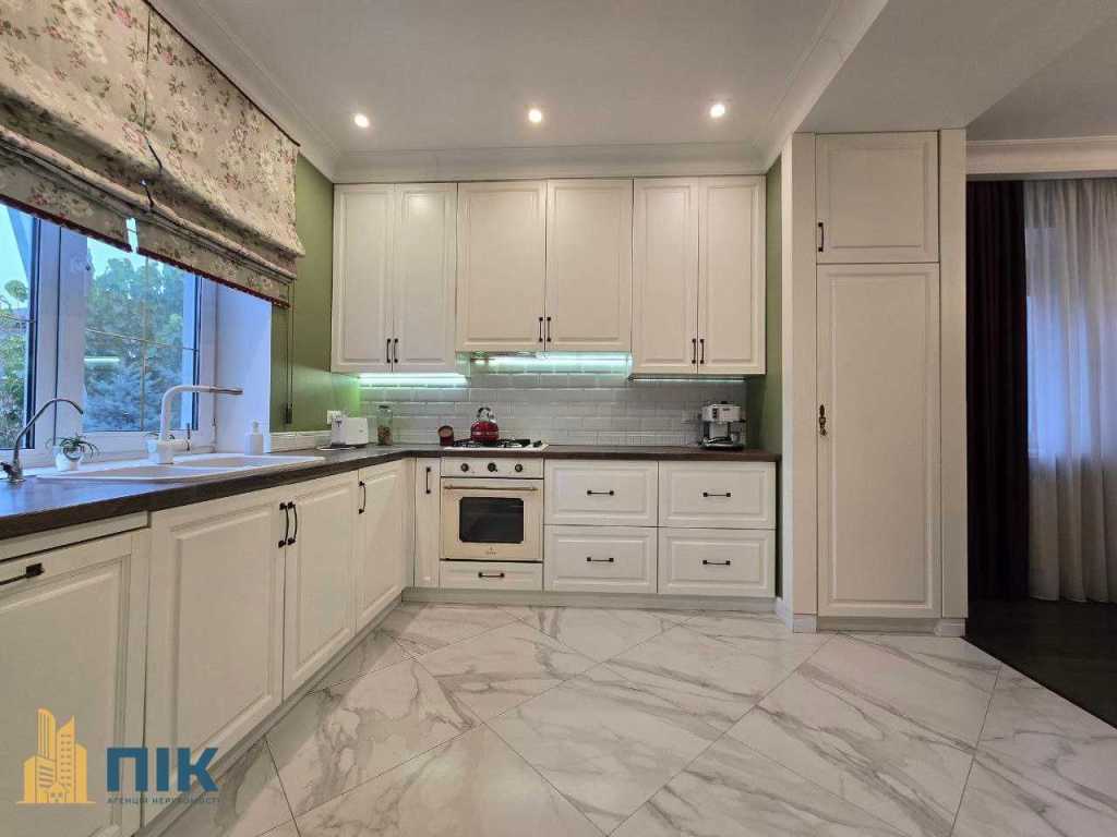 Продаж 5-кімнатної квартири 191 м², Райдужна вул.