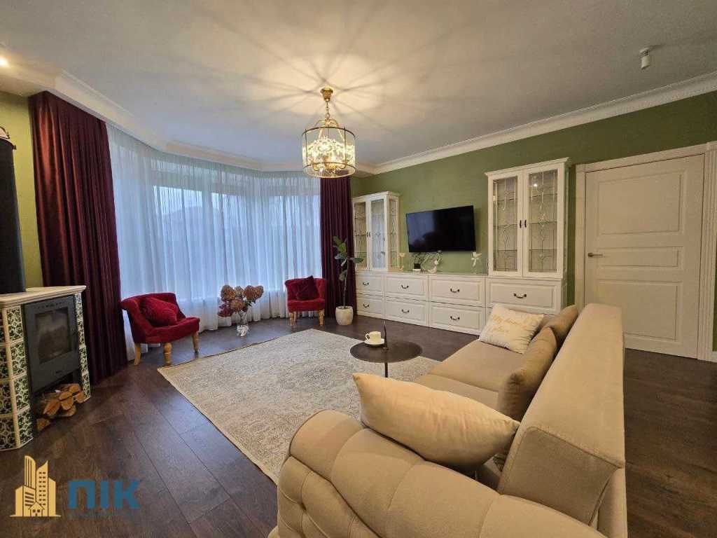 Продаж 5-кімнатної квартири 191 м², Райдужна вул.