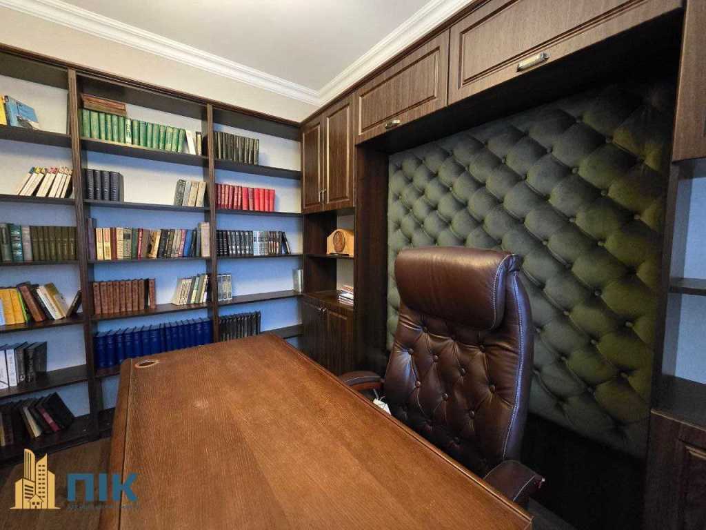 Продаж 5-кімнатної квартири 191 м², Райдужна вул.