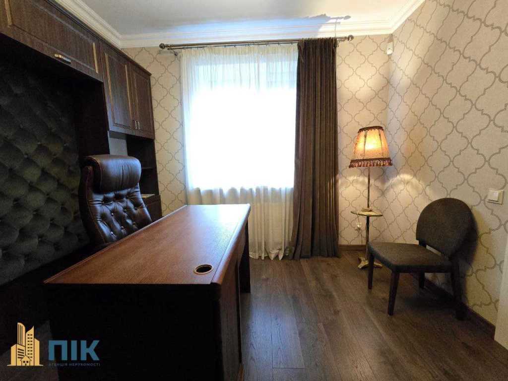 Продаж 5-кімнатної квартири 191 м², Райдужна вул.