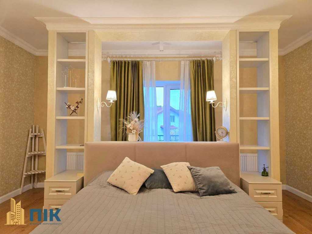 Продаж 5-кімнатної квартири 191 м², Райдужна вул.