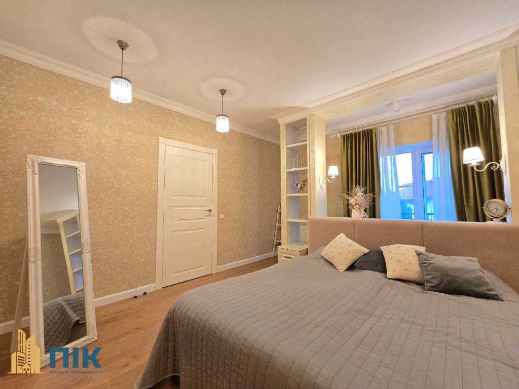 Продаж 5-кімнатної квартири 191 м², Райдужна вул.