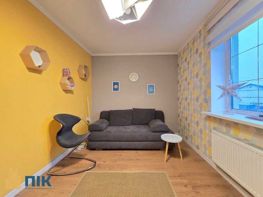 Продаж 5-кімнатної квартири 191 м², Райдужна вул.