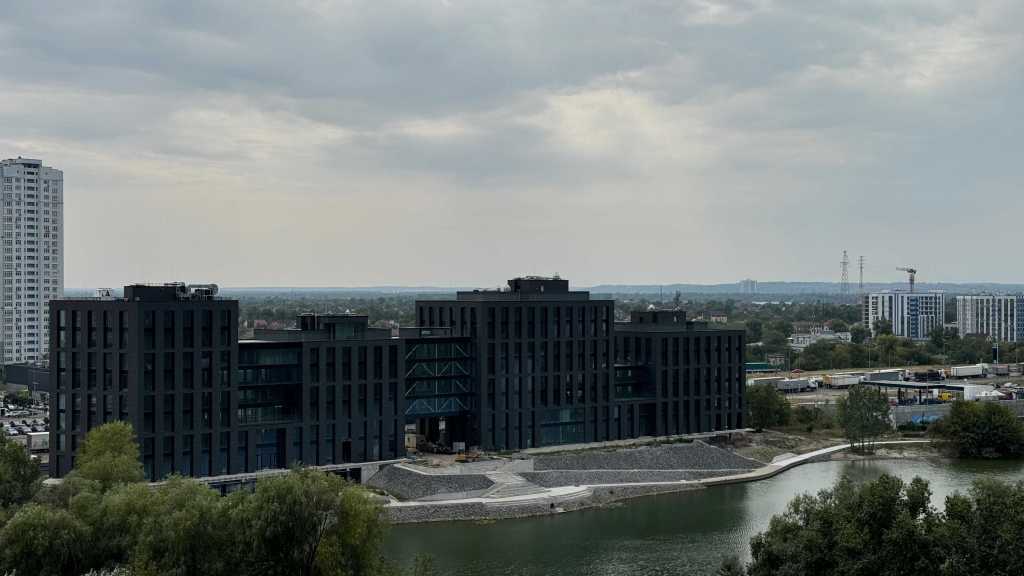 Продажа 3-комнатной квартиры 84 м², Днепровская наб., 18А