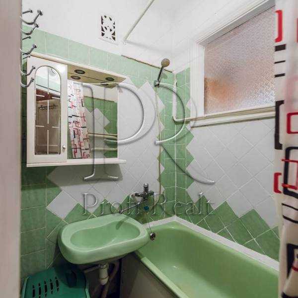 Продажа 3-комнатной квартиры 57 м², Николая Краснова ул., 8