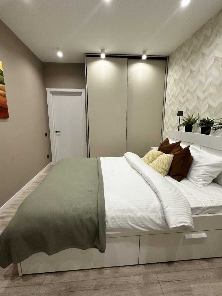 Продажа 2-комнатной квартиры 77 м², Деловая ул., 1/2