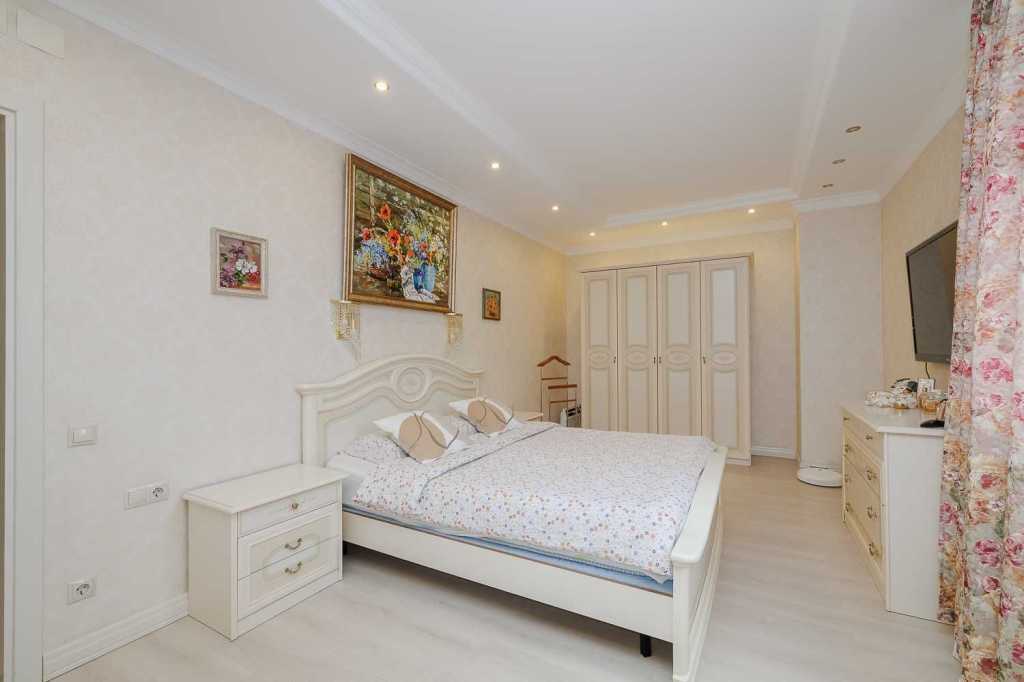 Продажа 3-комнатной квартиры 129.9 м², Курська, 13