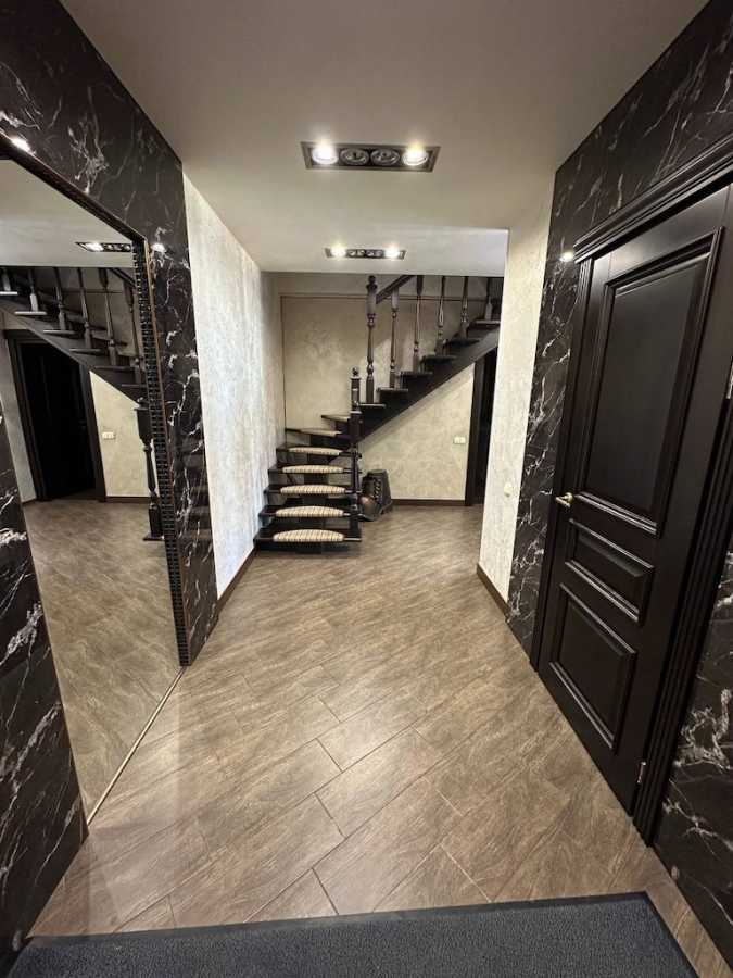 Продажа 5-комнатной квартиры 213 м², Срибнокильская ул., 1