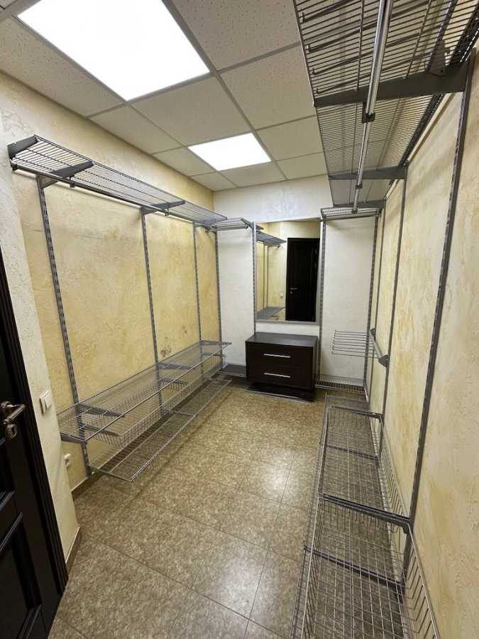 Продажа 5-комнатной квартиры 213 м², Срибнокильская ул., 1