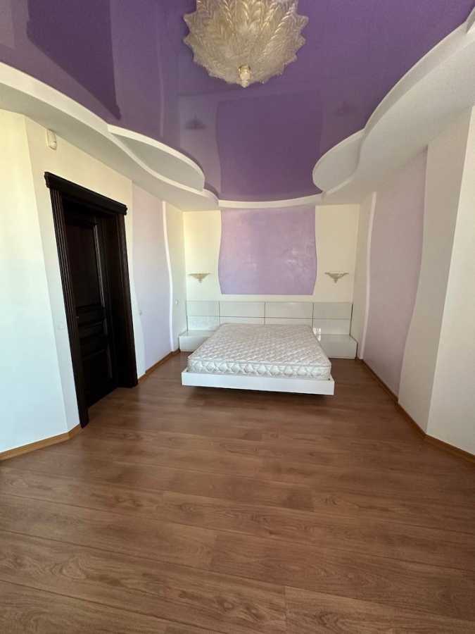 Продажа 5-комнатной квартиры 213 м², Срибнокильская ул., 1