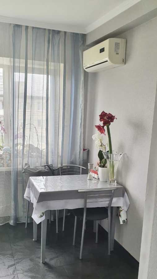 Продажа 4-комнатной квартиры 70 м², Дарницкий бул., 15