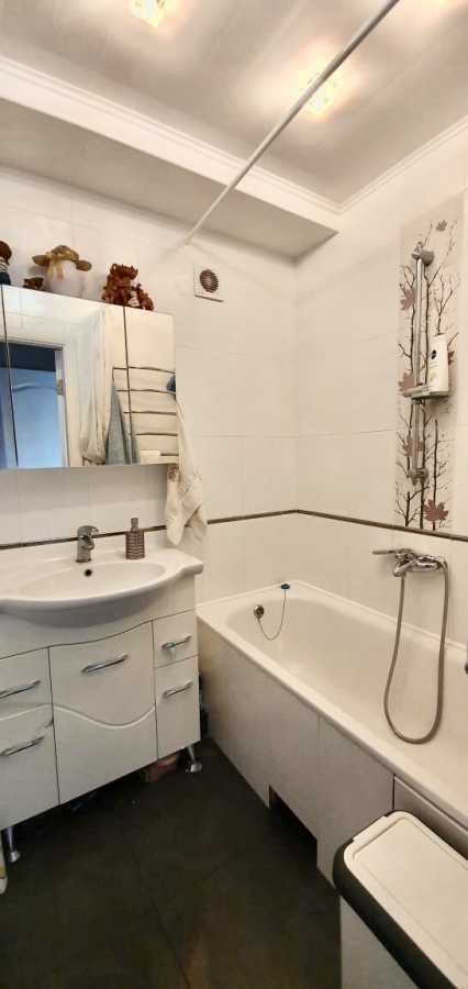 Продажа 4-комнатной квартиры 70 м², Дарницкий бул., 15