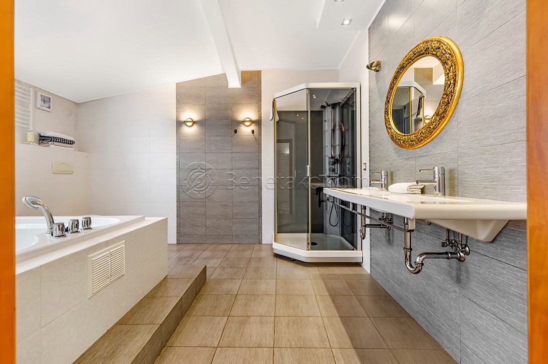 Оренда 4-кімнатної квартири 200 м², Дерибасовская вул., 17