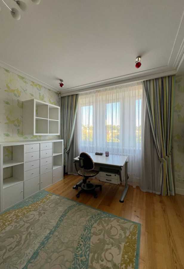 Аренда 4-комнатной квартиры 150 м², Голосеевская ул., 13Б