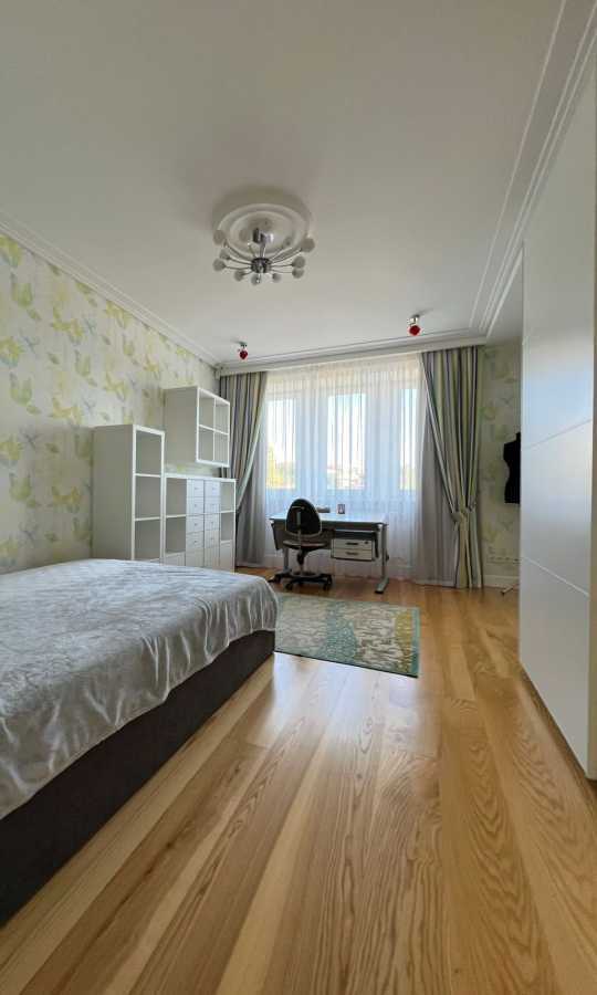 Аренда 4-комнатной квартиры 150 м², Голосеевская ул., 13Б