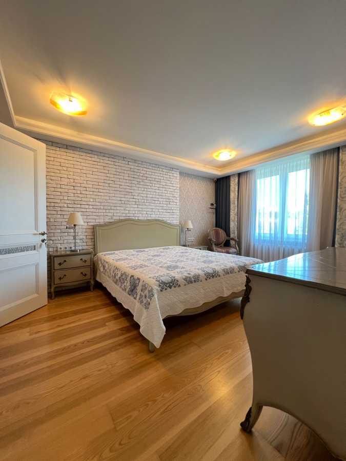 Аренда 4-комнатной квартиры 150 м², Голосеевская ул., 13Б