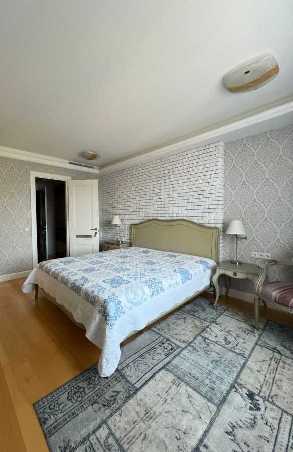 Аренда 4-комнатной квартиры 150 м², Голосеевская ул., 13Б