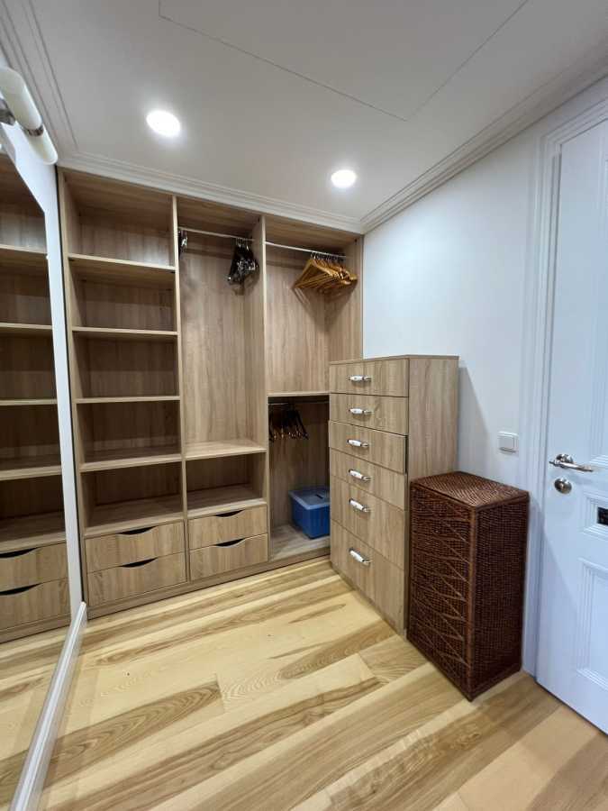 Аренда 4-комнатной квартиры 150 м², Голосеевская ул., 13Б