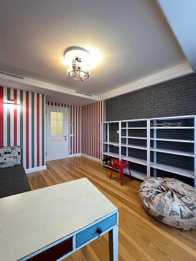 Аренда 4-комнатной квартиры 150 м², Голосеевская ул., 13Б