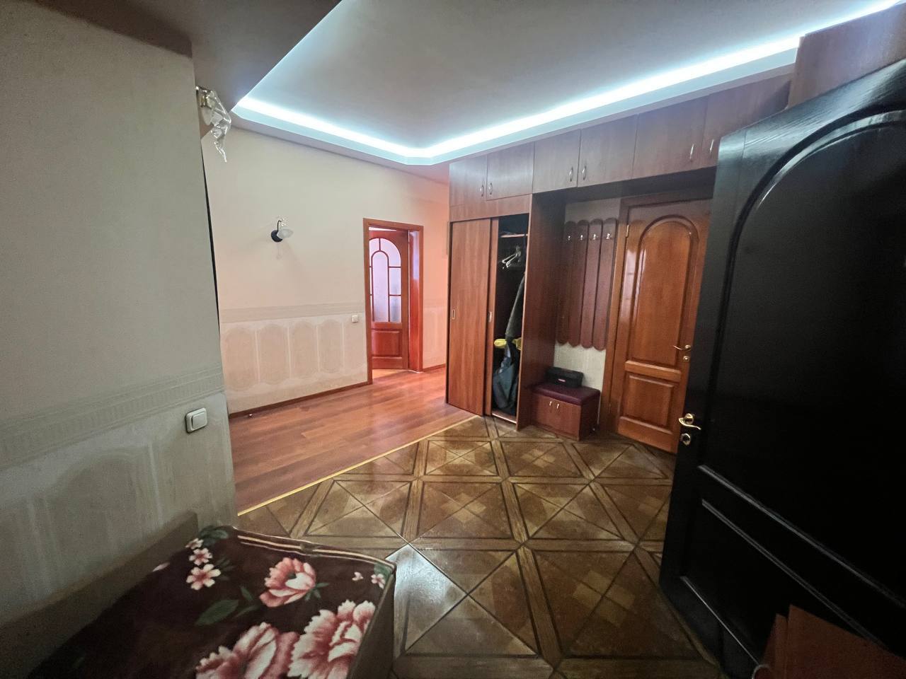 Аренда 4-комнатной квартиры 114 м², Европейская ул.