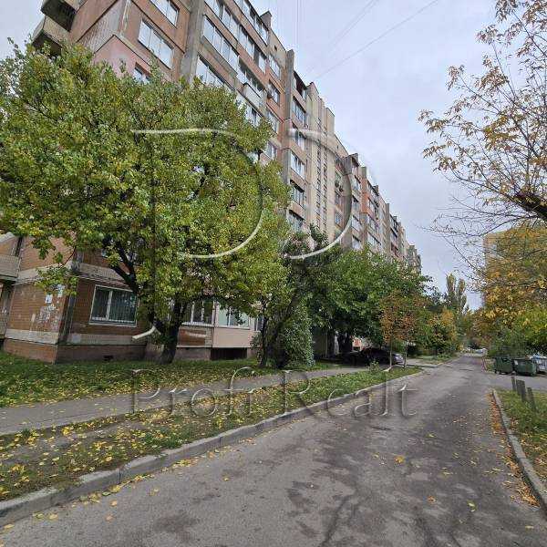Продажа 1-комнатной квартиры 38 м², Булгакова ул., 8А