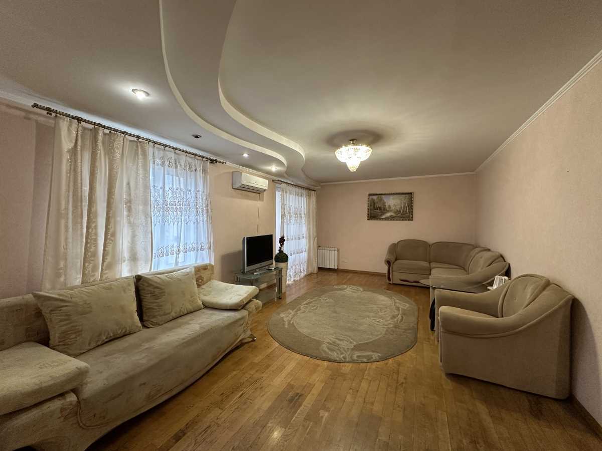 Продажа 3-комнатной квартиры 110 м², Анны Ахматовой ул., 43