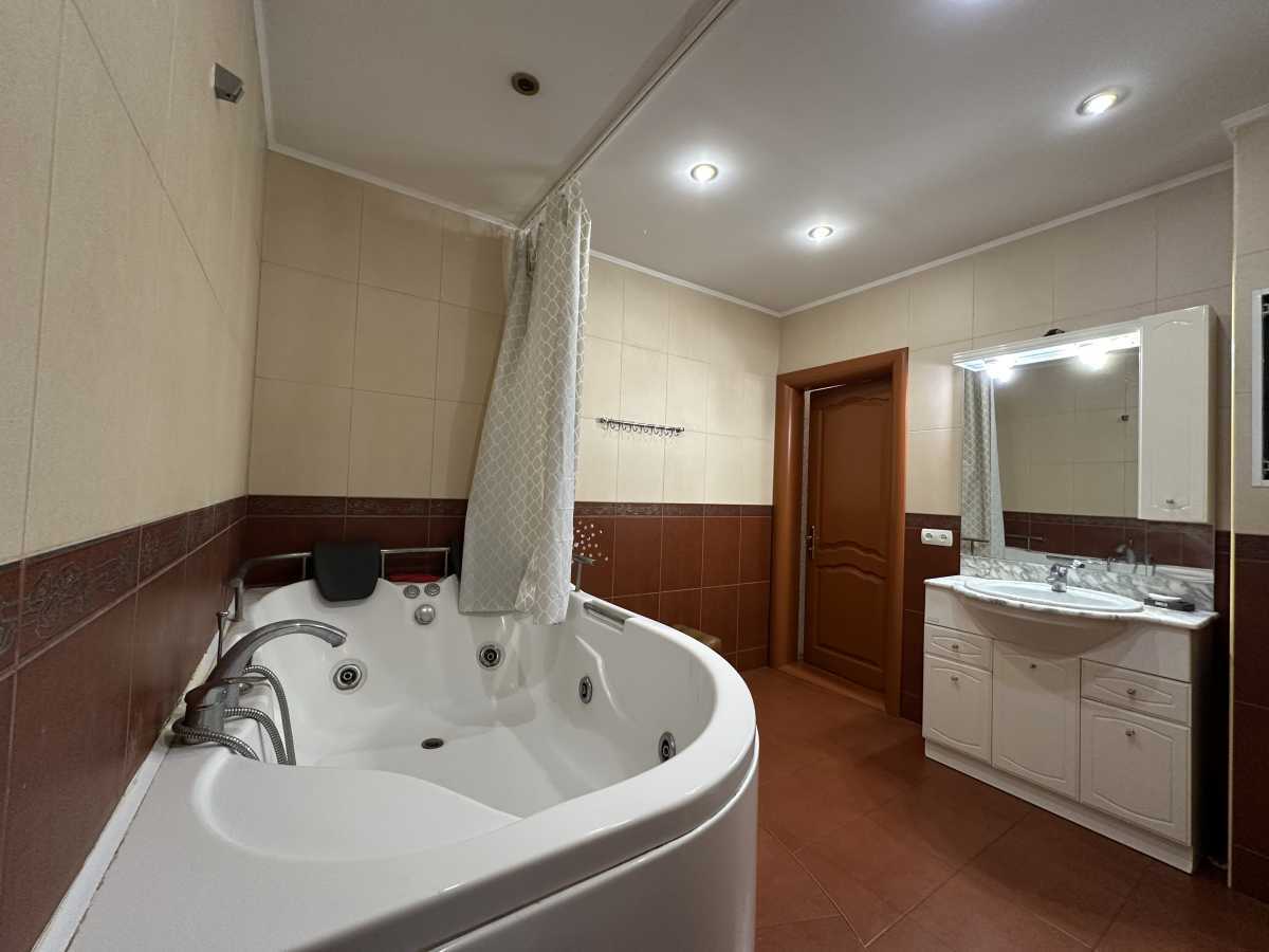 Продажа 3-комнатной квартиры 110 м², Анны Ахматовой ул., 43